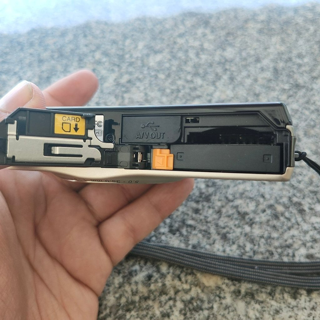 Nikon COOLPIX S6900 16MP Compact Digital Camera (Black) with Flip Screen and Wi-Fi 🍥 🎀📷