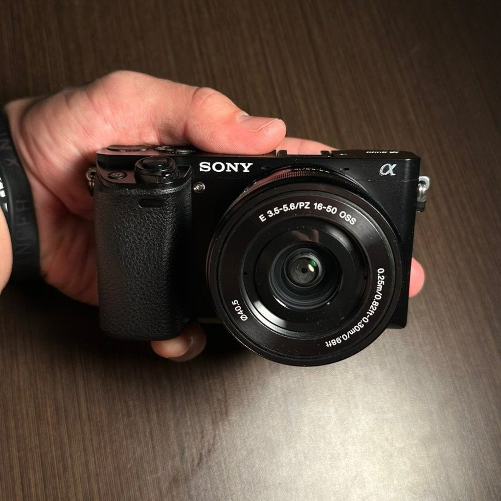 Used Sony Alpha a6000 Mirrorless Camera with 16-50mm Retractable Lens 🍥🎀📷