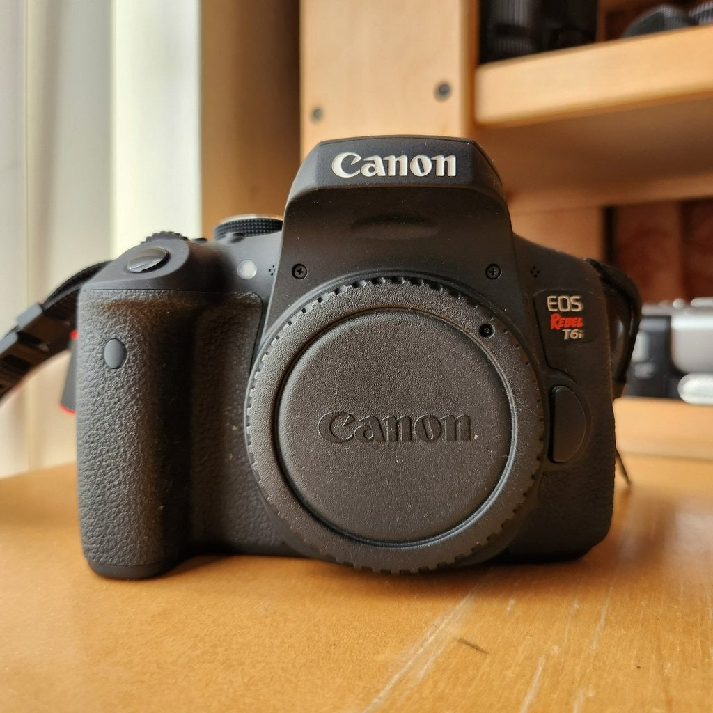 Canon EOS Rebel T6i / 750D Digital Camera with EF-S 18-55mm IS Lens 🍥 🎀📷