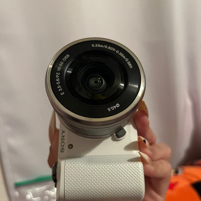 Used  Sony Alpha a5000 Mirrorless Digital Camera (White) with Kit Lens 🍥🎀📷