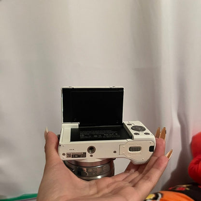 Used  Sony Alpha a5000 Mirrorless Digital Camera (White) with Kit Lens 🍥🎀📷