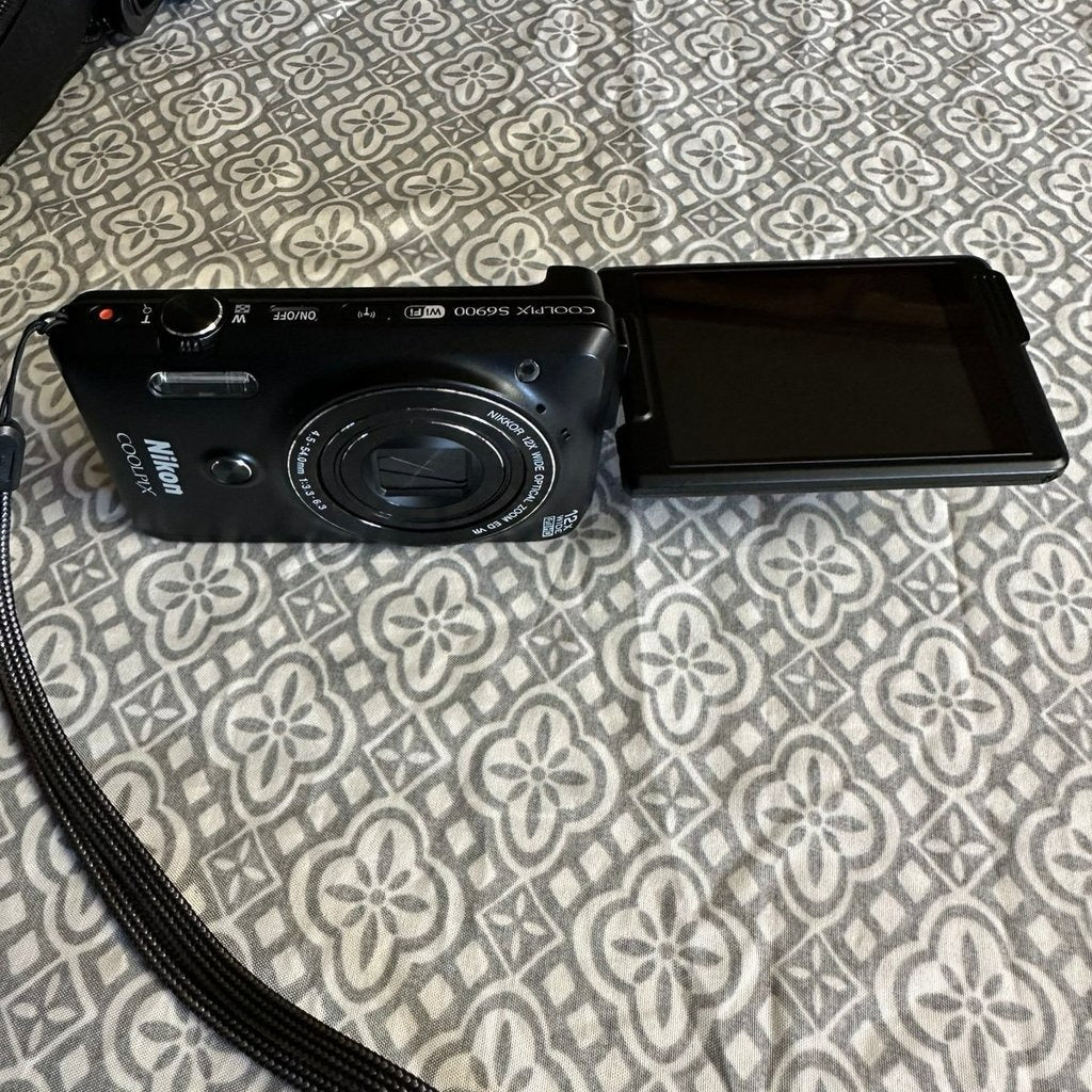 Nikon COOLPIX S6900 16MP Compact Digital Camera (Black) with Flip Screen and Wi-Fi 🍥 🎀📷