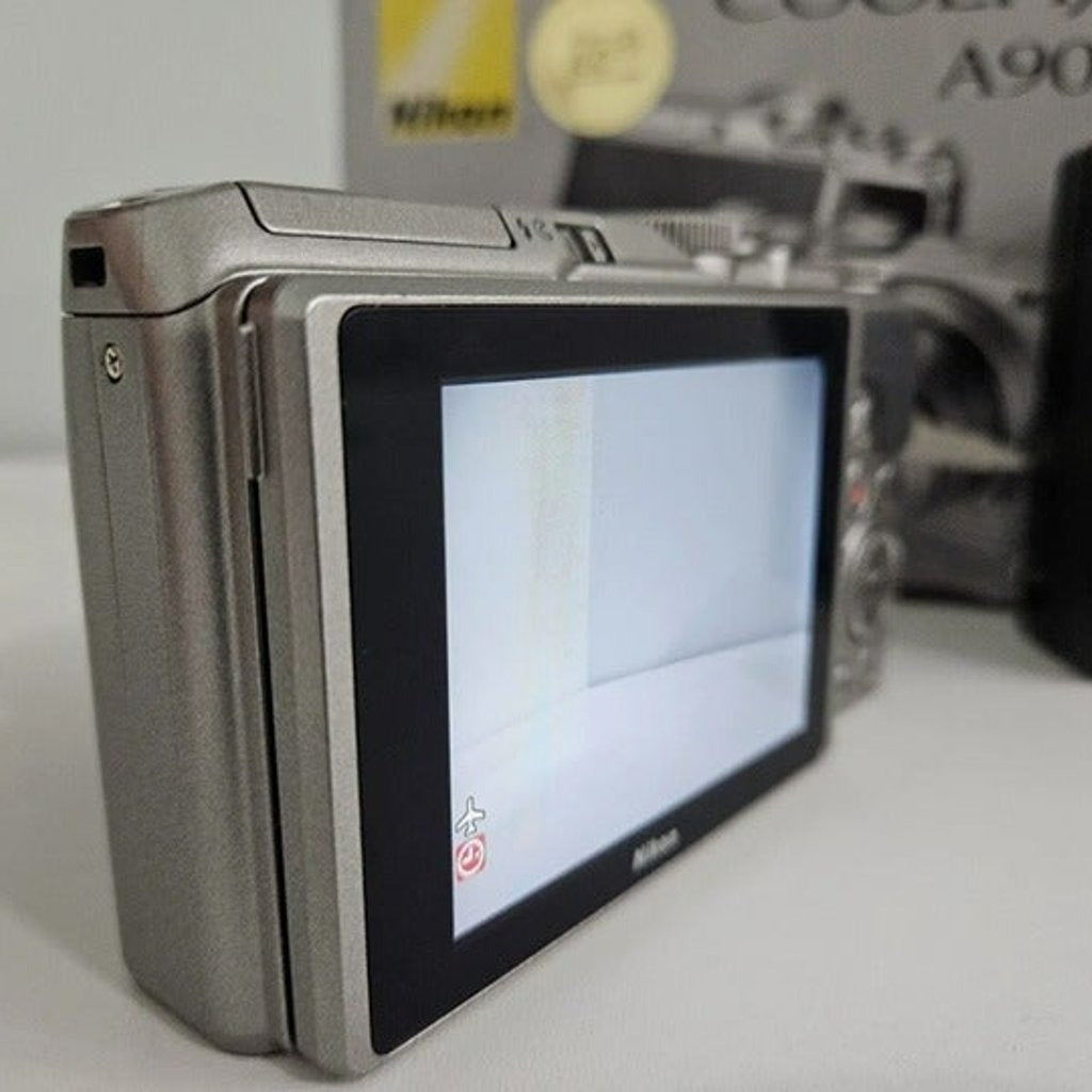 Nikon COOLPIX A900 20.0-Megapixel Digital Camera 📷